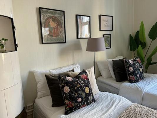 Stockholm Loft Haven 3 Beds In A 1- Bedroom Gem - 917 외부 사진