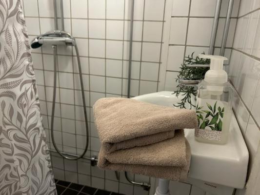 Stockholm Loft Haven 3 Beds In A 1- Bedroom Gem - 917 외부 사진